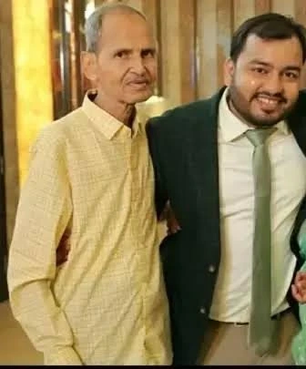 Alakh Pandey father 