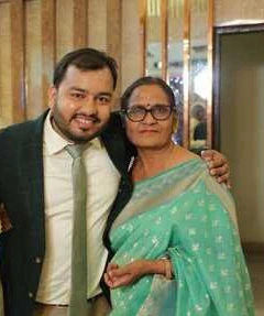 Alakh Pandey mother 